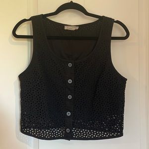 Everlane cropped eyelet button down tank